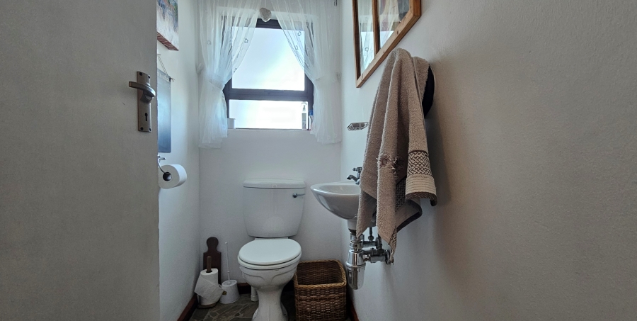 5 Bedroom Property for Sale in Stilbaai Oos Western Cape